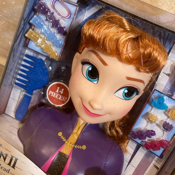 HOT CHRISTMAS ITEM - Frozen 2 Anna Styling Head - Picture 9 of 9